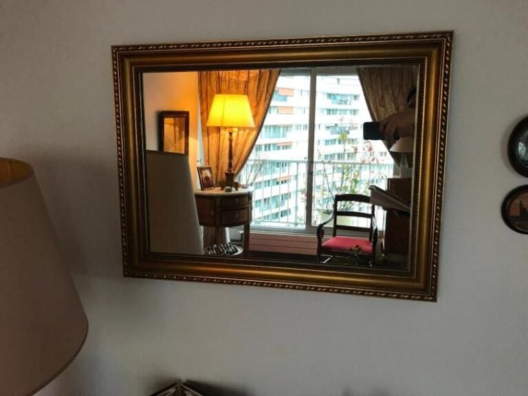 Miroir rectangulaire en bois doré