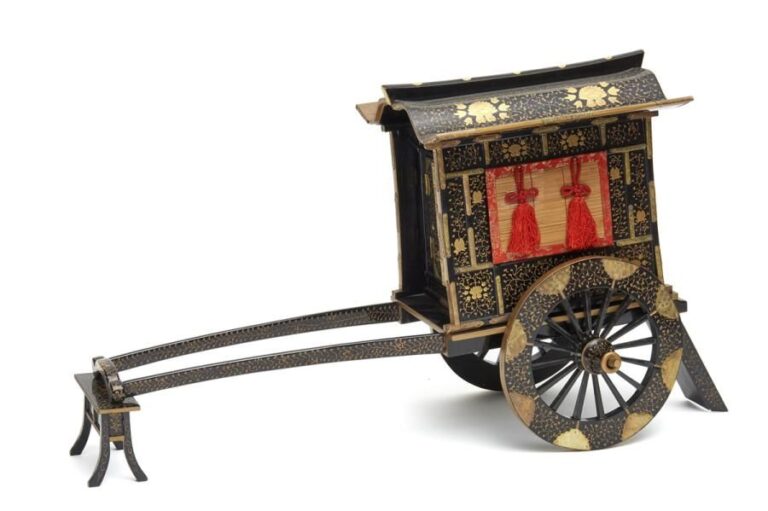 Modèle garni de laque noir représentant un chariot tiré par des bovins comme ceux anciennement utilisés par l'aristocrati