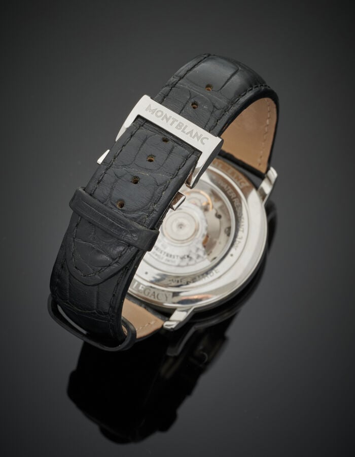 MONTBLANC - BRACELET MONTRE ronde modèle "Star Legacy" en acier. Cadran crème p…