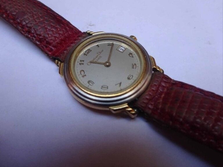 Montre bracelet en méta