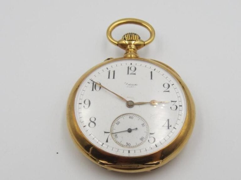 MONTRE de POCHE en or jaune (750 millièmes) guilloché et ciselé d'un monogramm
