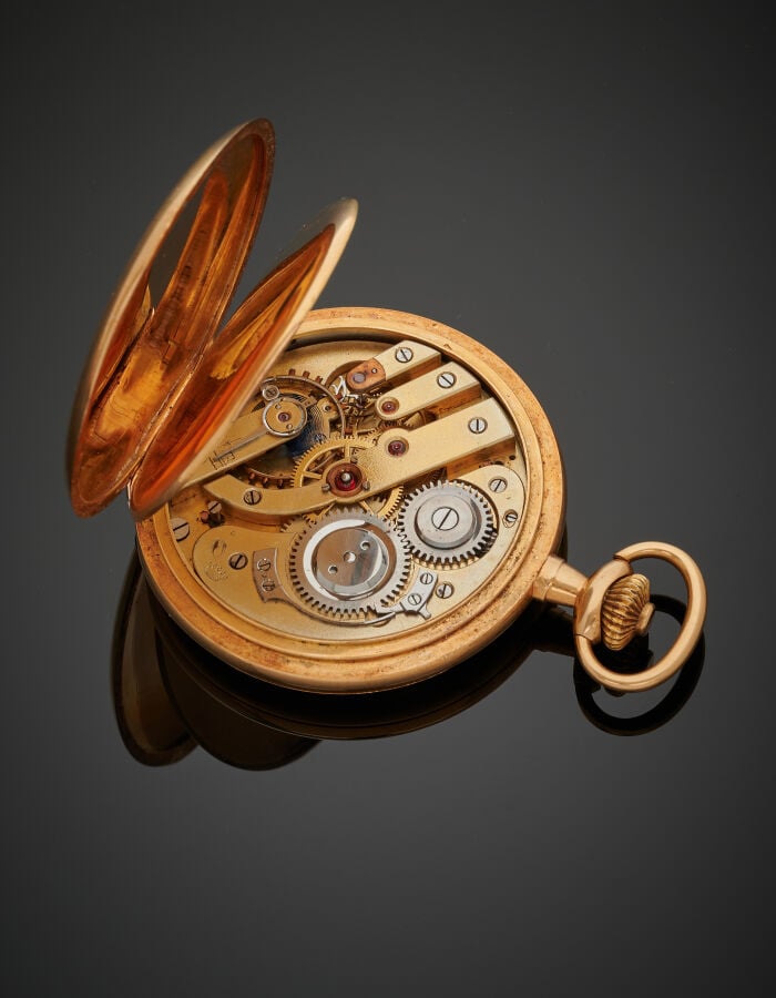 MONTRE de POCHE SAVONNETTE en or jaune (750‰) uni. Cadran émail crème, chiffres…