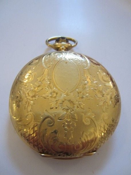 MONTRE DE POCHE savonnette en or jaune cisel