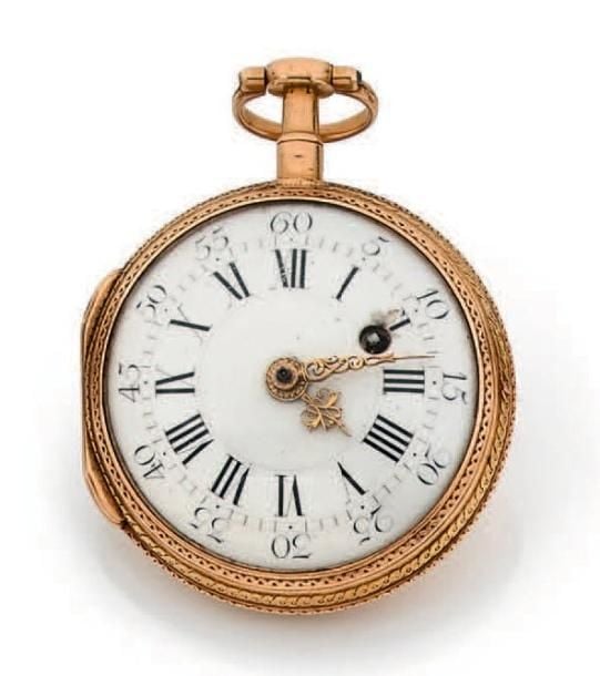 MONTRE DE POCHE trois ors (750 millièmes) torsadé et ciselé à motifs de frises et volute