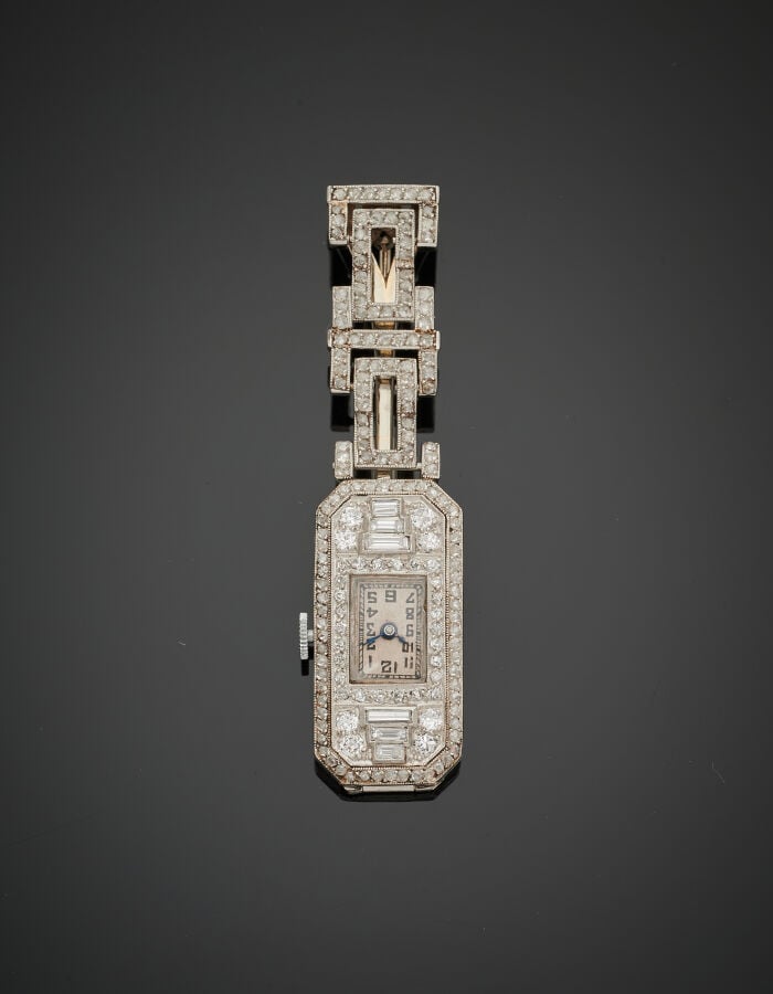MONTRE de REVERS octogonale en platine (800‰) et or gris (750‰) articulé, ajour…