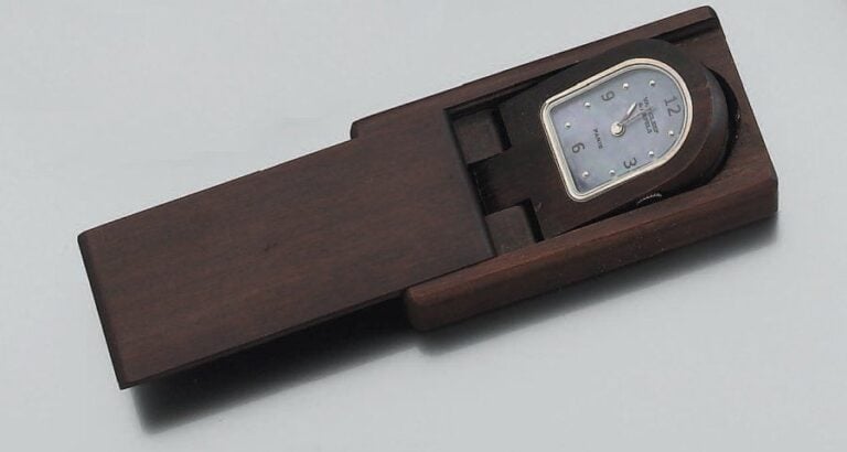 MONTRE de voyage de poche, en bois, à couvercle coulissant et boîtier escamotabl