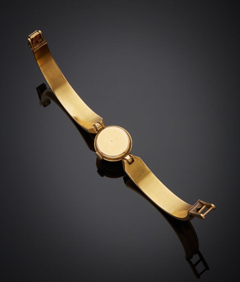 MOVADO - BRACELET MONTRE ronde de dame en or jaune (750‰). Bracelet en or semi…