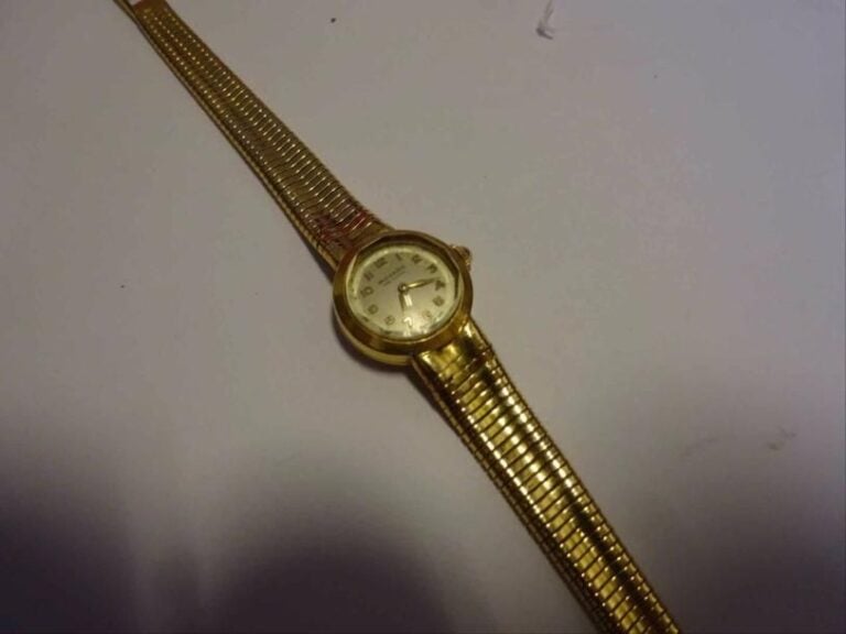 Movado Montre bracelet de dame en or jaune 18K (750°/00
