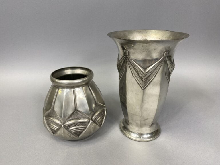 N. COLLET - Vase à panse globulaire en étain à décor de motifs géométriques dan…
