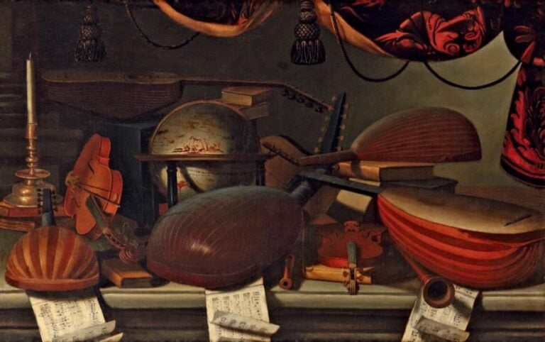 Nature morte à la mappemonde, avec un violon, des mandolines, et des partitions de musique sur un entablement de pierre Huile sur toile 73,2 x 116 cm Artiste italien de la fin du XVIIe siècle, Bettera s'est spécialisé dans les natures mortes d'instruments de musique, genre qui dans le contexte des Vanités et des Allégories des cinq sens, symbolisait l'ouïe, mais aussi les sons qui se sont tus, le silenc