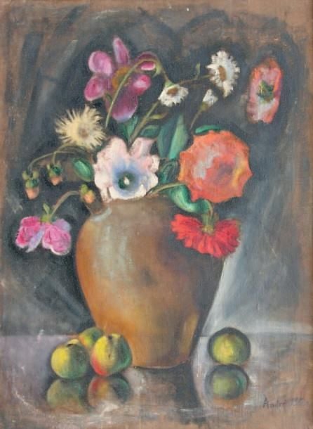 Nature morte au vase de fleurs et aux pommes Huile sur toile signée en bas à droite 81 x 60 cm