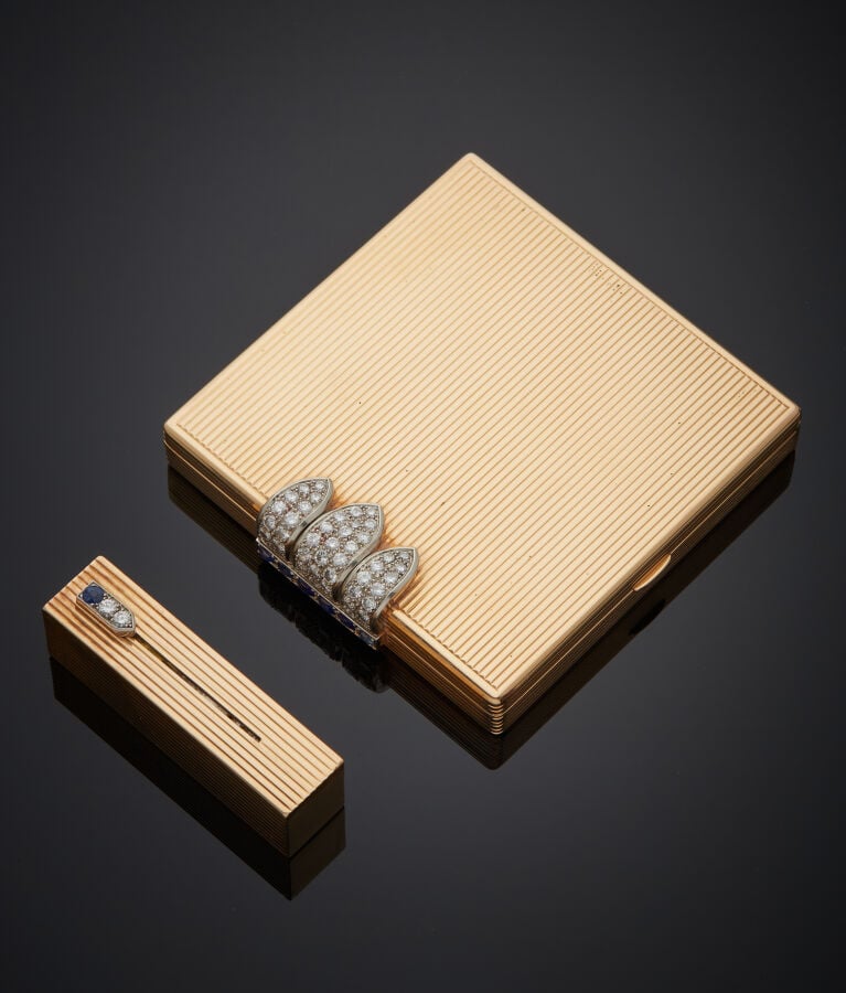 NECESSAIRE du SOIR en platine (950‰) et or jaune (750‰) godronné composé d'un P…