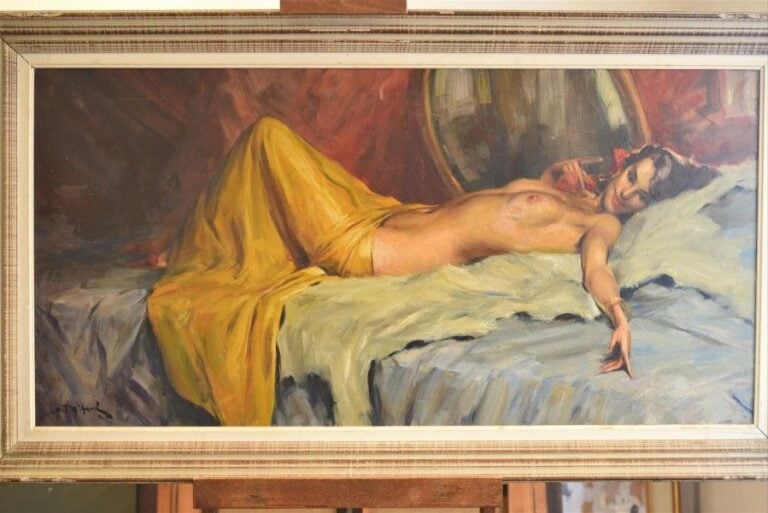 Nu féminin allongé Huile sur toile, signée en bas à gauche 60 x 120 cm (restauration, craquelures)