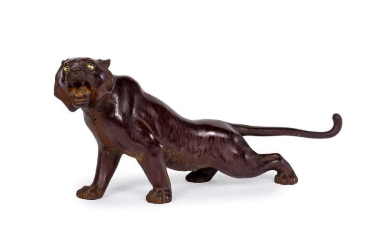 OKIMONO EN BRONZE AU TIGRE PASSANT