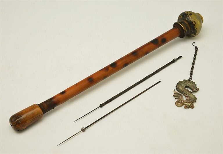 OPIUM - LOT DE CINQ (5) OBJETS