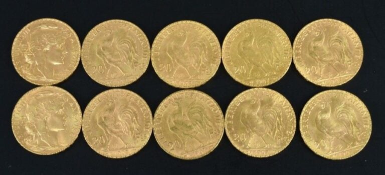 OR - 20 FRANCS "COQ" (x10) Lot de dix pièces de 20 Francs en Or Coq et Marianne Date d'émission: 1907 Pureté / Titre: 900/1000 Poids brut: 6,4
