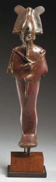OSIRIS Statuette momiforme du dieu, coiffé de la couronne atef, tenant le fléau nekheka et le crochet hek