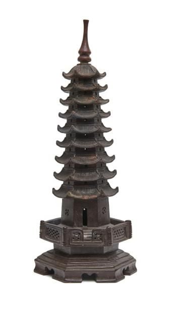 Pagode chinoise de forme hexagonale et de couleur marron fonc