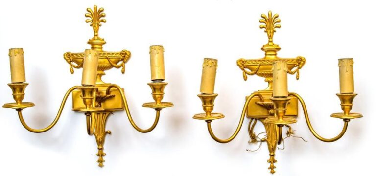 Paire d'appliques en bronze doré de style Directoire", étiquette Maison Baguè