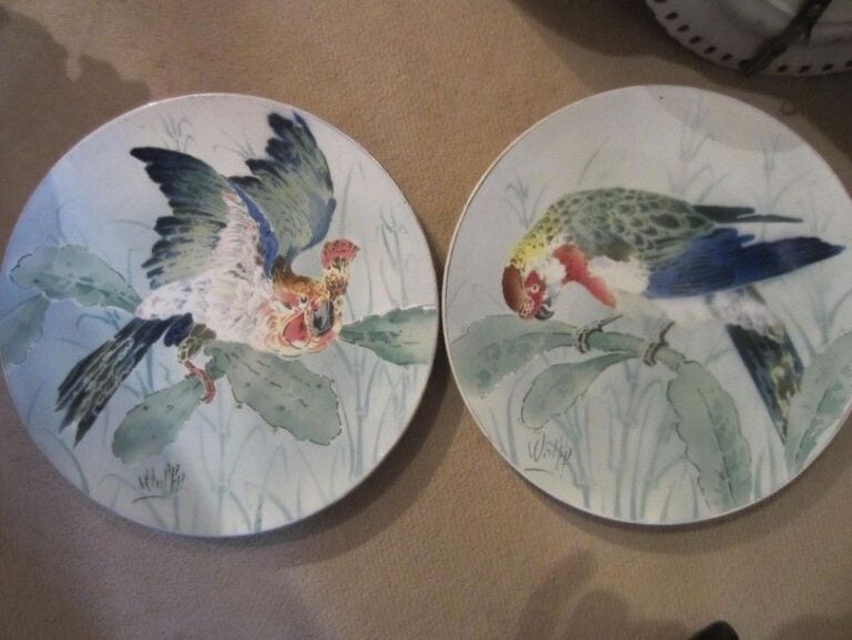 Paire d'assiettes aux perroquet