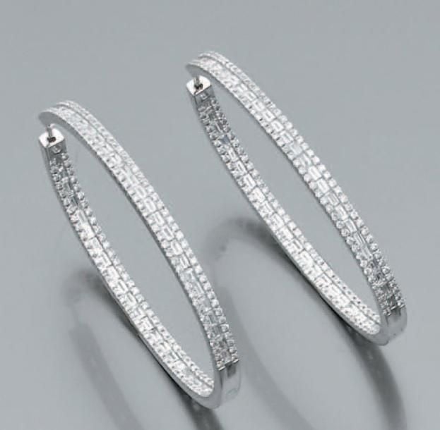 Paire de BOUCLES D'OREILLES «créoles» de forme oval