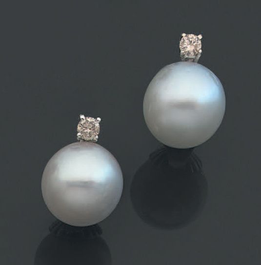 Boucles d'oreilles or, perles et diamants
