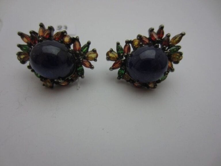 PAIRE DE BOUCLES D'OREILLES en or jaune (750 millièmes) et argent (mi