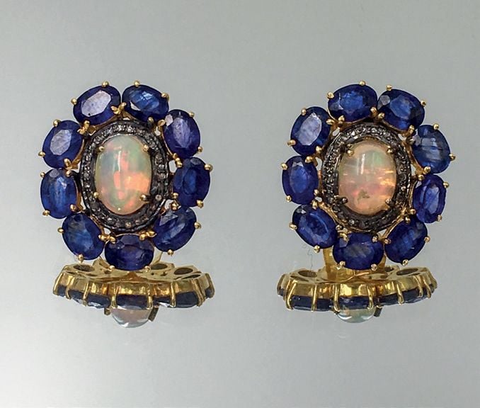 Paire de BOUCLES D'OREILLES en vermeil et argent noirci (mi
