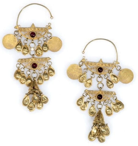 Paire de boucles d'oreilles Or et pierre rouge