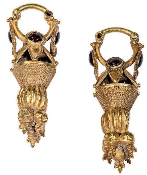 Paire de boucles d'oreilles Or, grenats et pierres de couleurs