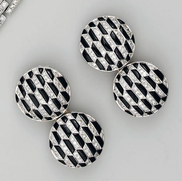 Paire de BOUTONS DE MANCHETTES circulaires en platine et or rose serti de diamants 8/8 et d'ony