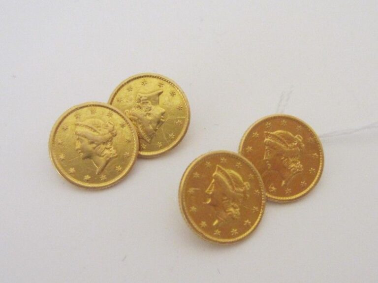 PAIRE de BOUTONS DE MANCHETTES en or jaune (750 millièmes) ornée de pièces représentant «one cent» américai