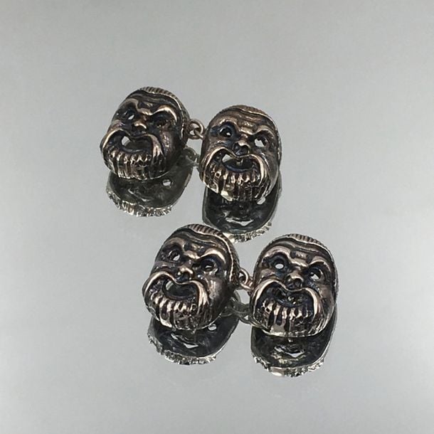 Paire de BOUTONS de MANCHETTES «masques Comedia del Arte» en argent (mi