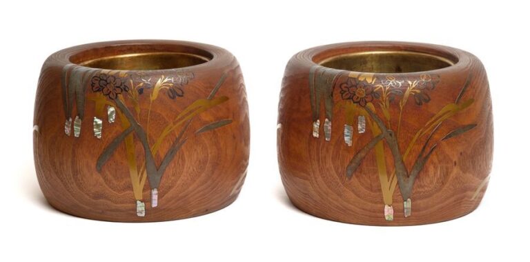 Paire de braseros (hibachi) faits de bois de Paulownia dans leur boîte d'origine marqué