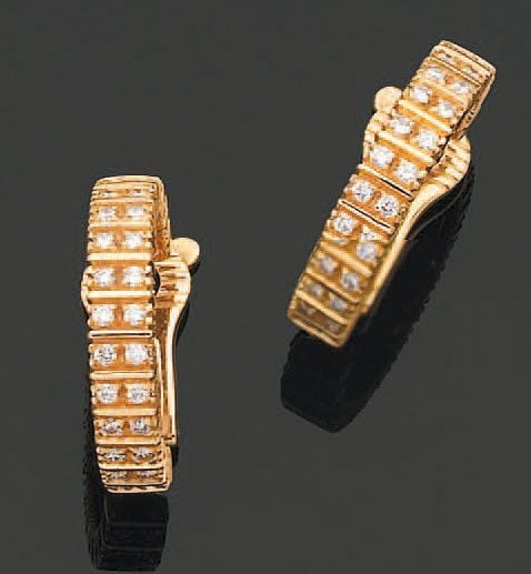 Paire de CLIPS D'OREILLES « créoles » en or jaune serti d'alignements de diamant