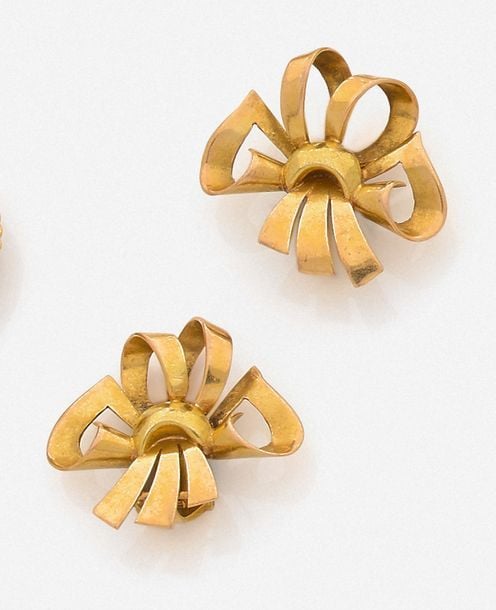 Paire de CLIPS d'OREILLES «noeuds» en or jaune (750 millièmes) ajour