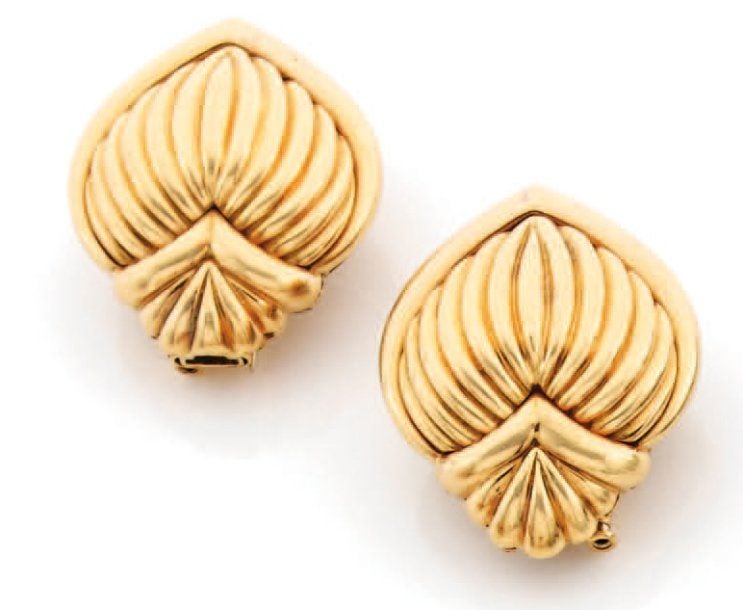 Paire de CLIPS DE CORSAGE « coeurs stylisés » en or jaune godronn