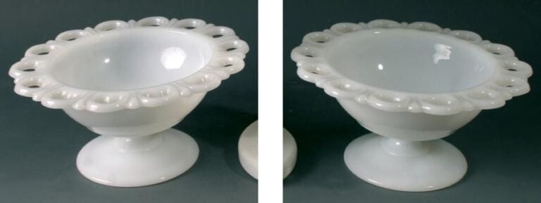 Paire de coupes sur pied en opaline de foire blanch