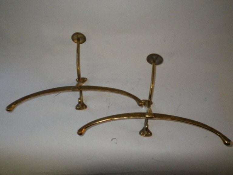 Paire de patères simples en bronze Lar