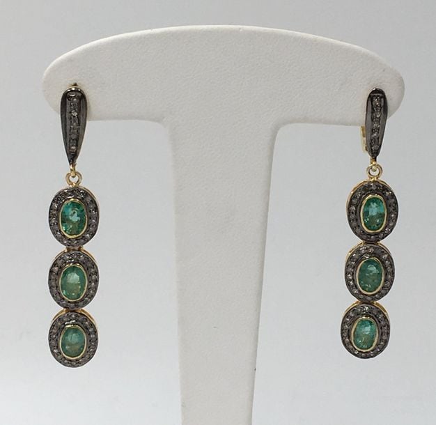 Paire de PENDANTS D'OREILLES en vermeil et argent noirci (mi