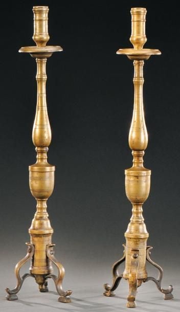 Paire de pique-cierge, en bronz