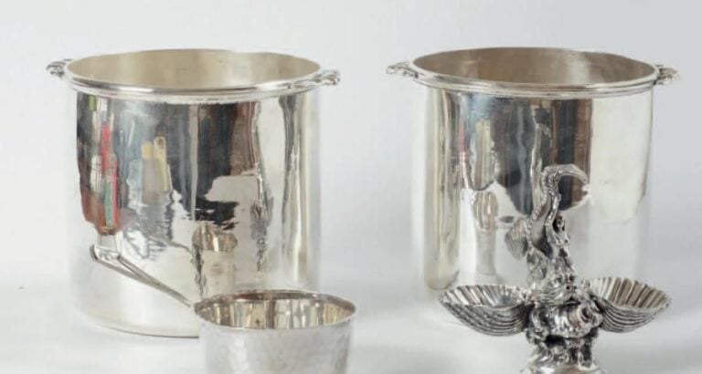 PAIRE DE RAFRAÎCHISSOIRS en métal réargent