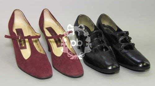 PAIRE de SALOMES à petits talons en daim et cuir bordeaux (P10