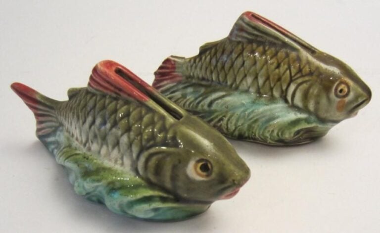 Paire de tirelires en barbotine «poissons» Longueur: 13 cm (Accidents)