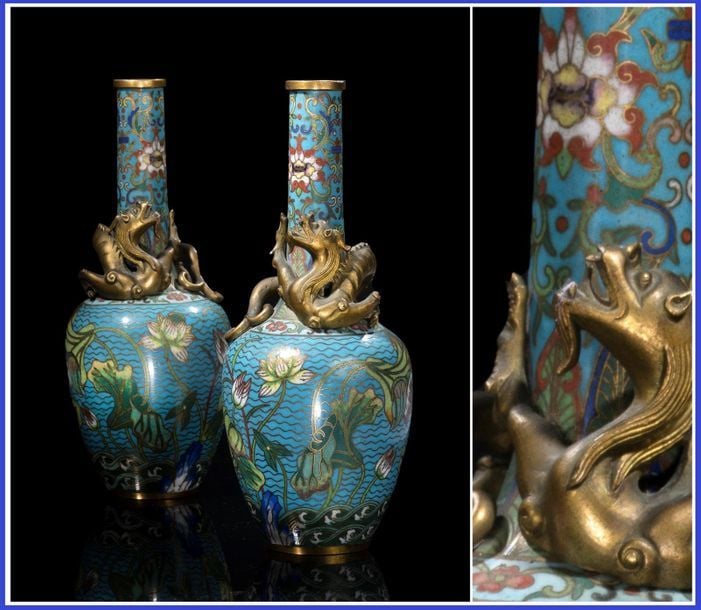 PAIRE DE VASES BOUTEILLES EN EMAUX CLOISONNES SUR BRONZE