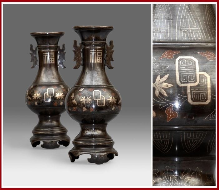 PAIRE DE VASES EN BRONZE A INCRUSTATIONS DE METAUX MOUS