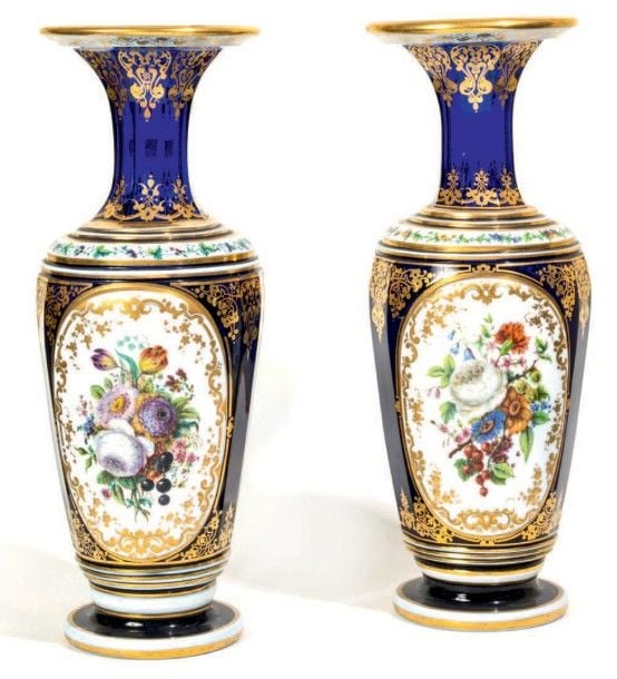 * Paire de vases en cristal overlay