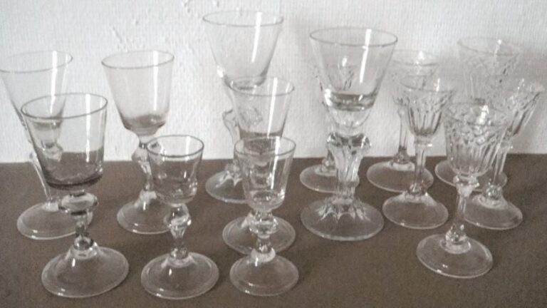 Paire de verres en cristal (égrenures) XVIIIe siècle Hau