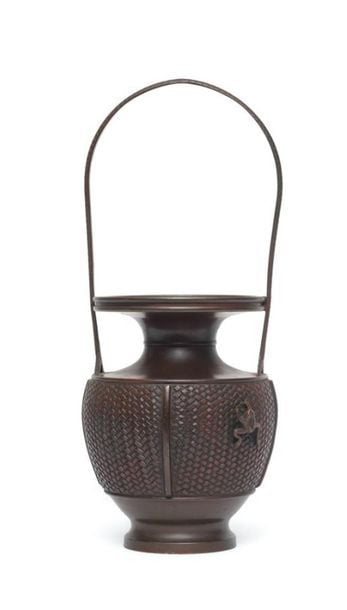 PANIER EN BRONZE A PATINE BRUNE
