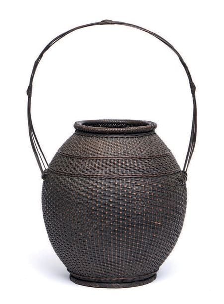 PANIER pour arrangement de fleur de forme ronde et de couleur foncé